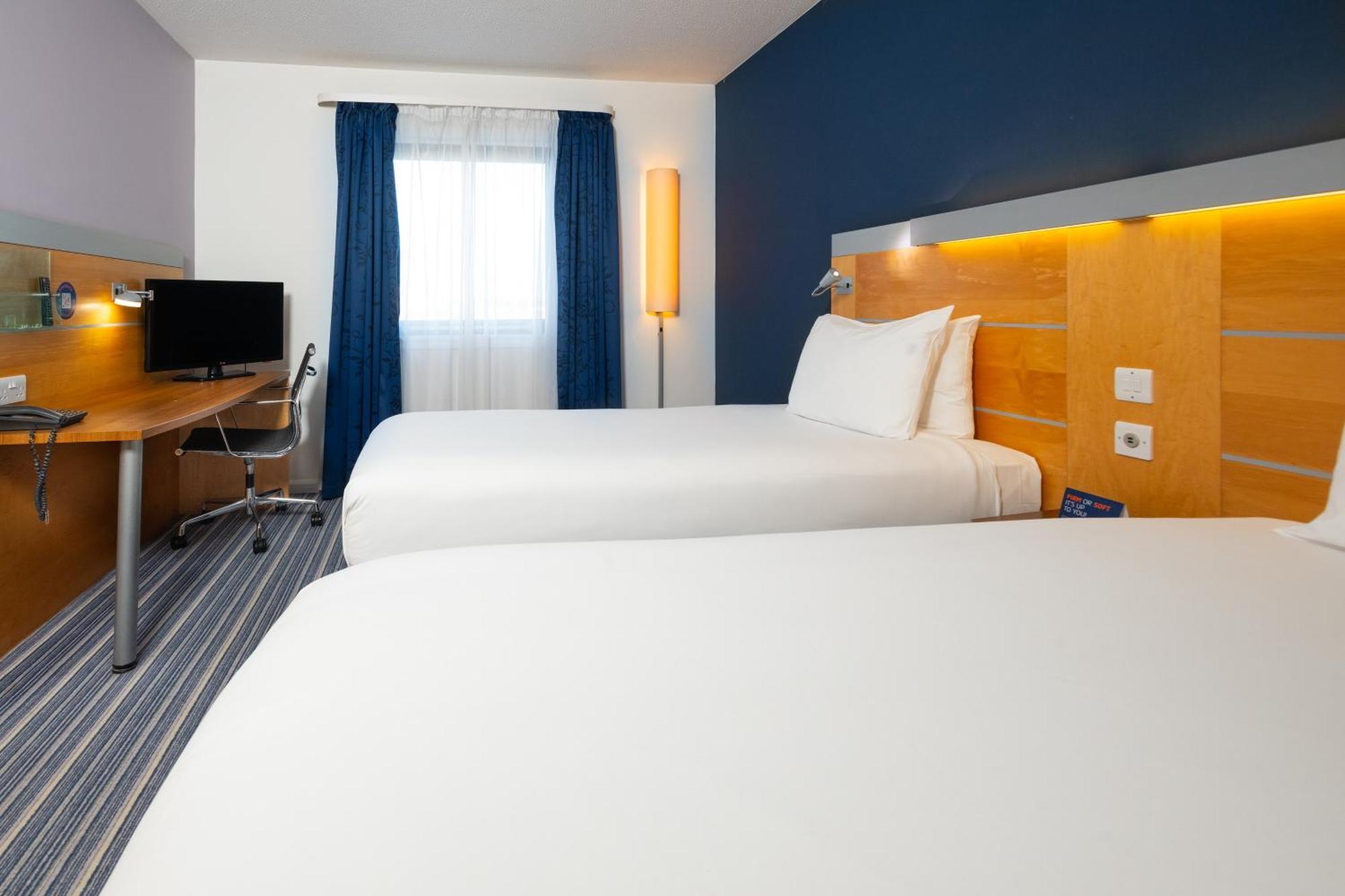 Holiday Inn Express Bedford By Ihg Εξωτερικό φωτογραφία