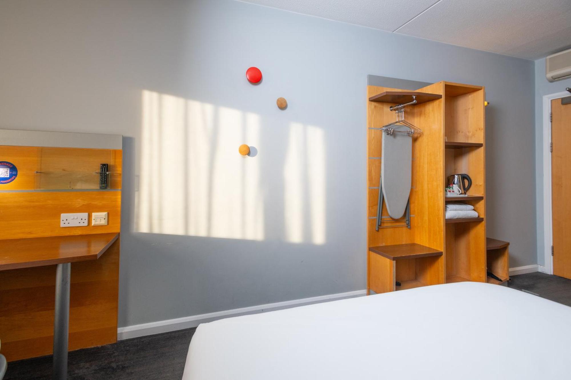 Holiday Inn Express Bedford By Ihg Εξωτερικό φωτογραφία