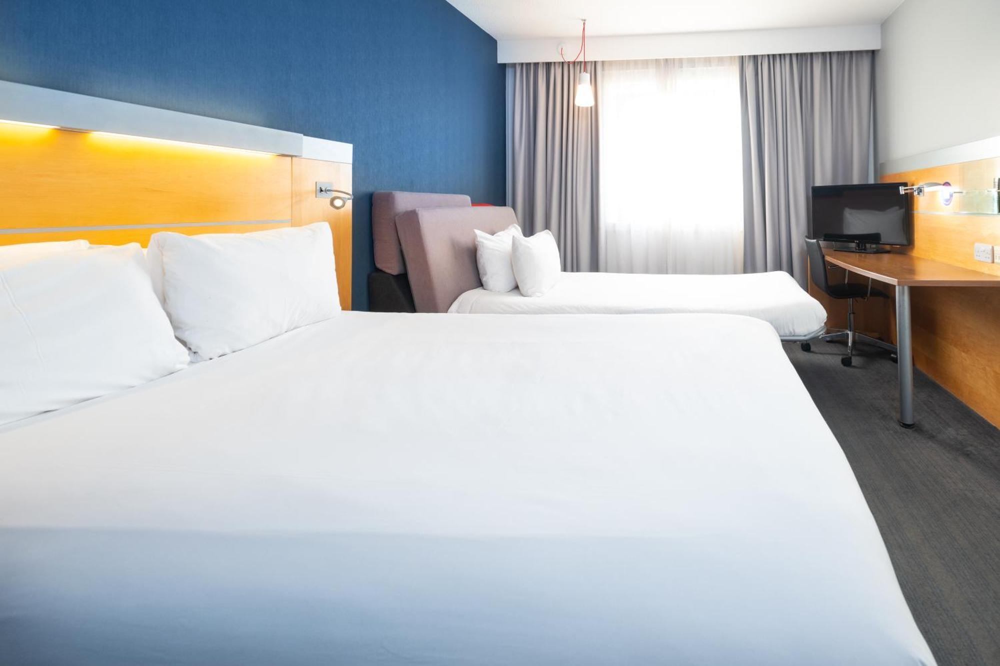 Holiday Inn Express Bedford By Ihg Εξωτερικό φωτογραφία