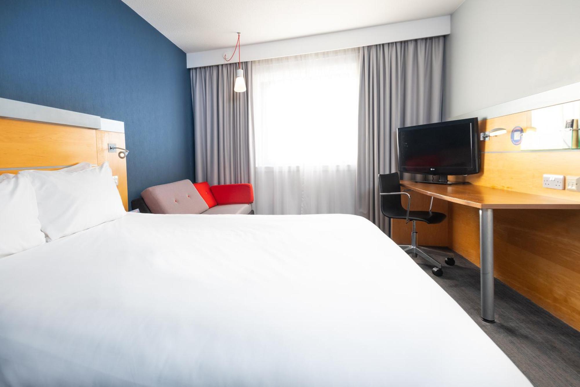 Holiday Inn Express Bedford By Ihg Εξωτερικό φωτογραφία