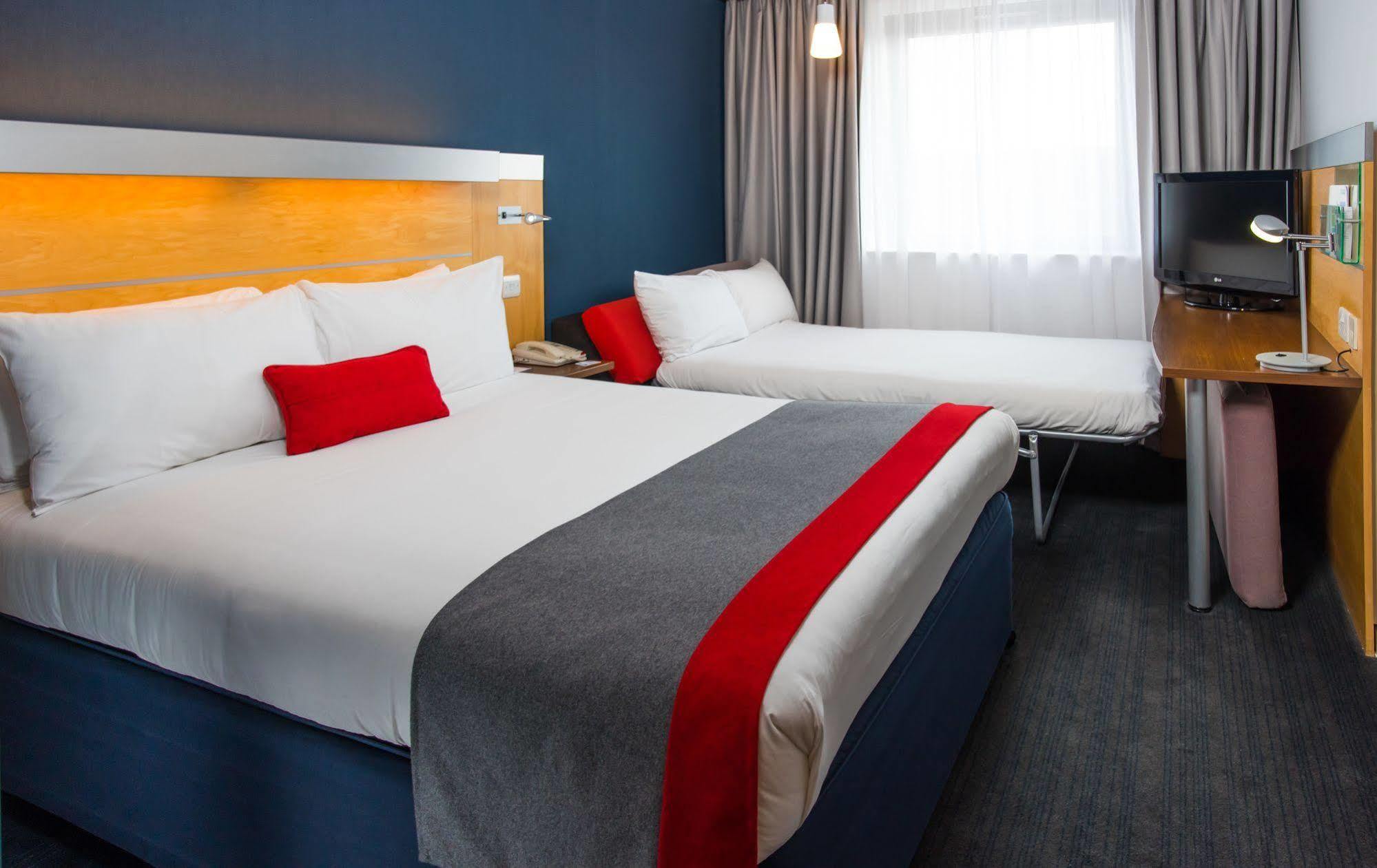Holiday Inn Express Bedford By Ihg Εξωτερικό φωτογραφία