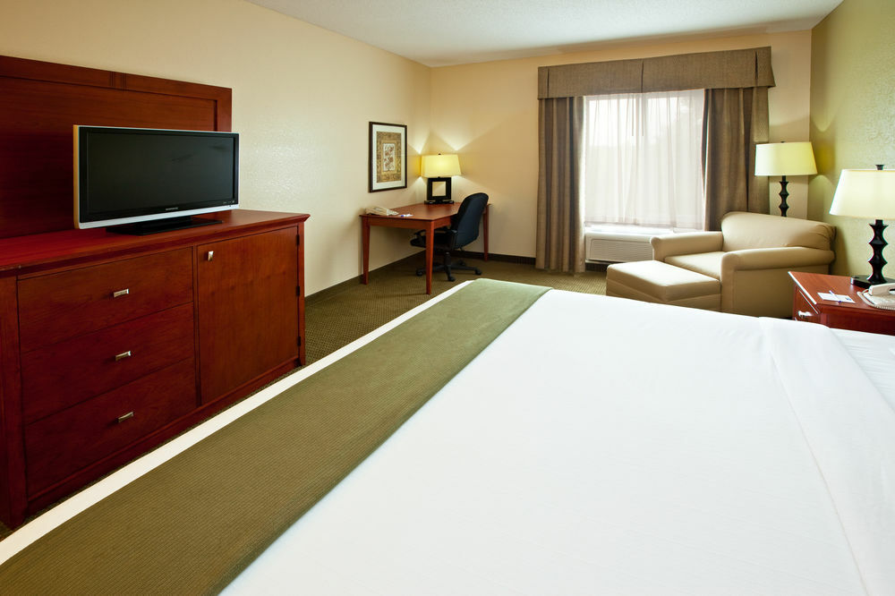 Holiday Inn Express Bedford By Ihg Εξωτερικό φωτογραφία