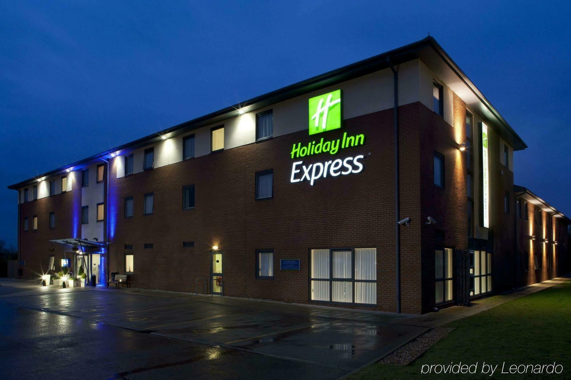 Holiday Inn Express Bedford By Ihg Εξωτερικό φωτογραφία